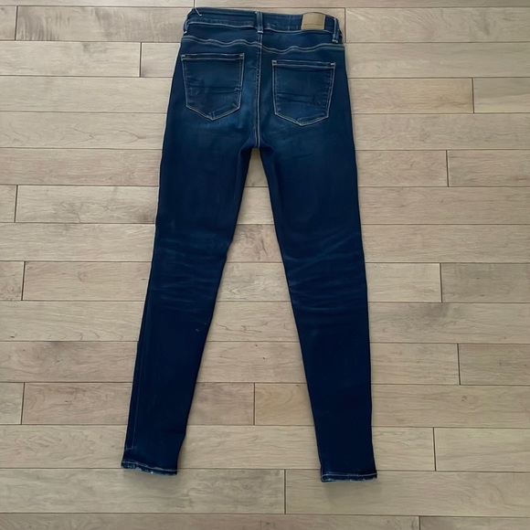 American Eagle Dark-Wash Super Stretch Hi-Rise Jegging - Picture 2 of 3